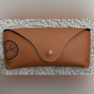 Ray ban Leather Pouch Universal Sunglasses Case with Cleaning Cloth !

Like New!